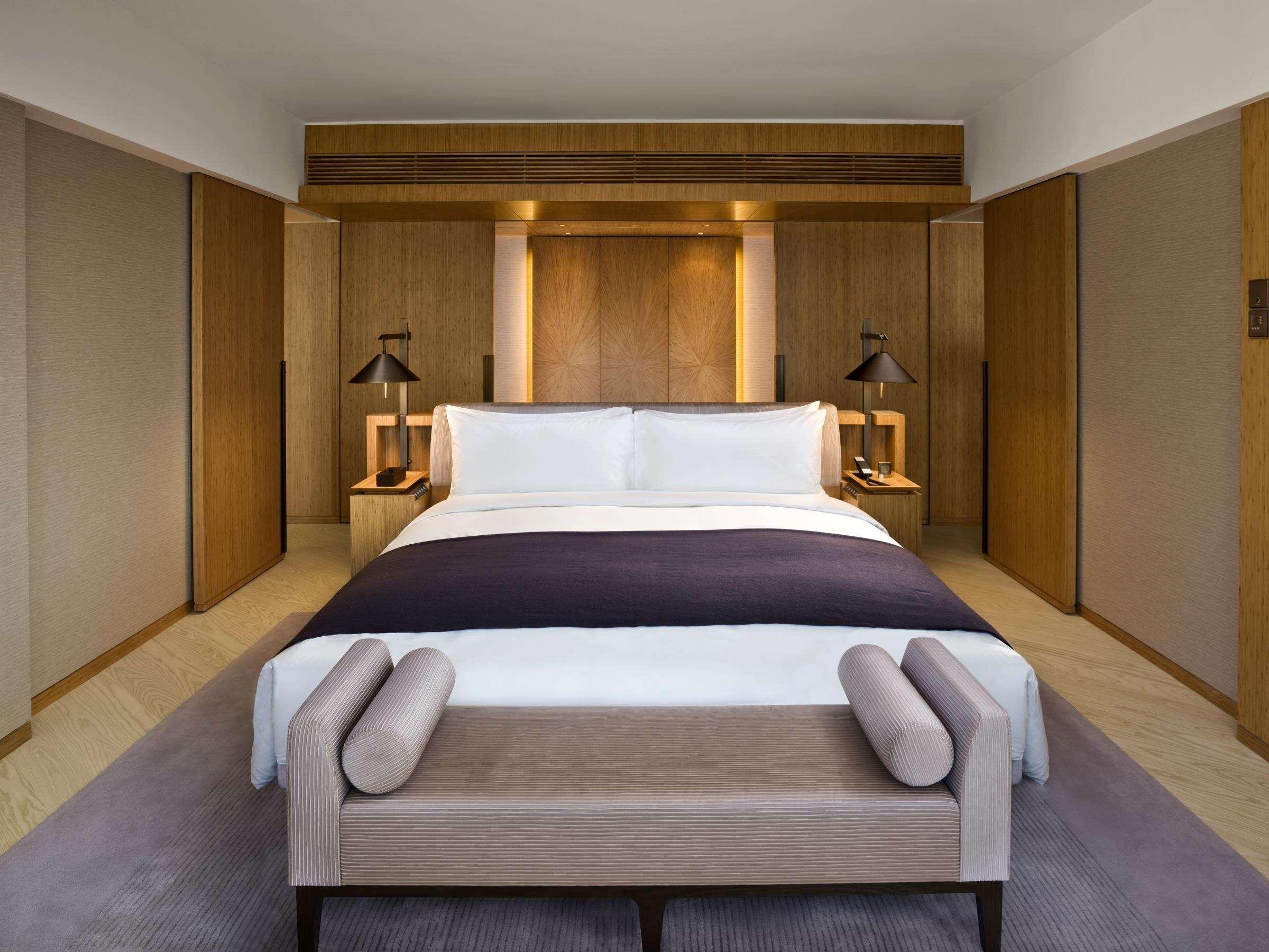Khách sạn The Upper House 5*
